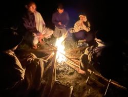 Asyiknya Camping, Sunrise, dan Berburu Meteor di Ranu Pani