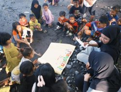 Sekolah Pantai Tingkatkan Pemahaman Siswa-siswi di Pesisir Sambelia