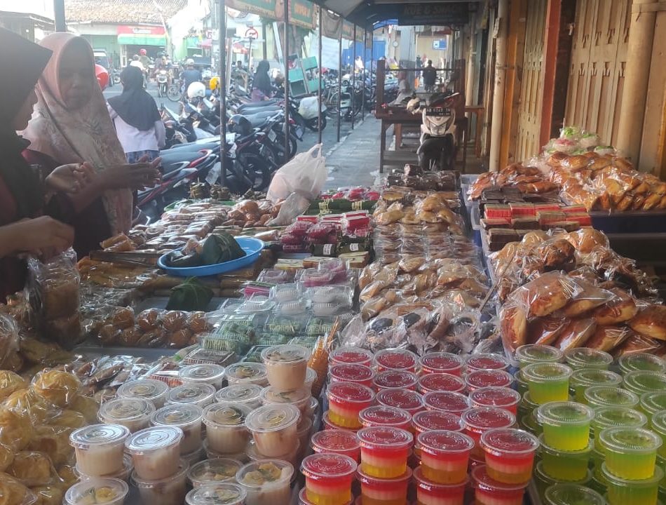 Berburu Kue Jadul di Pasar Legi Kotagede