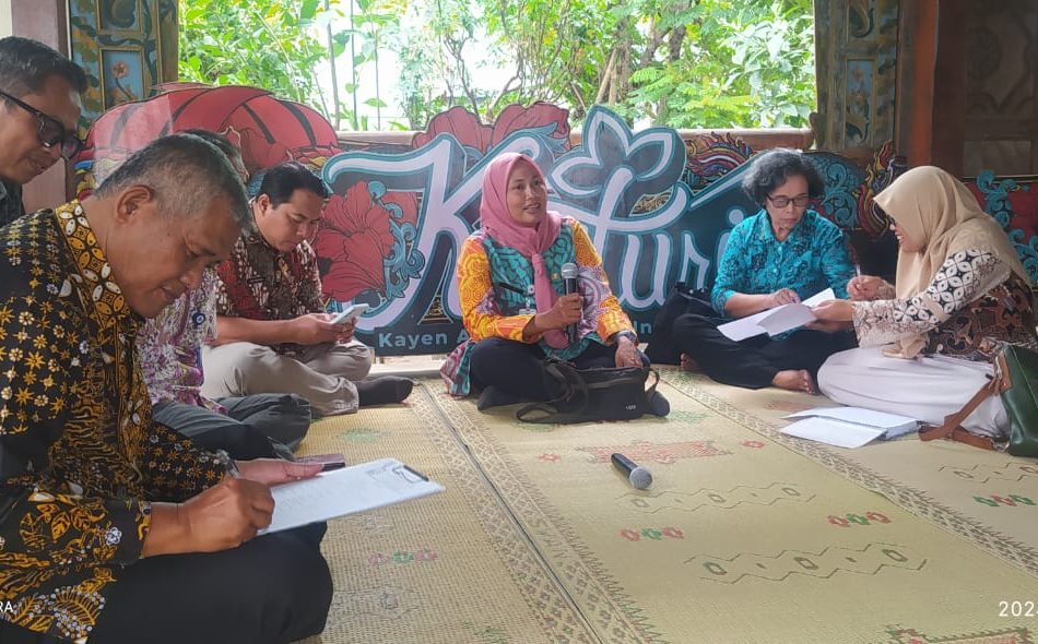 Kapanewon Depok Laksanakan Monev di Enam Kelompok Bank Sampah