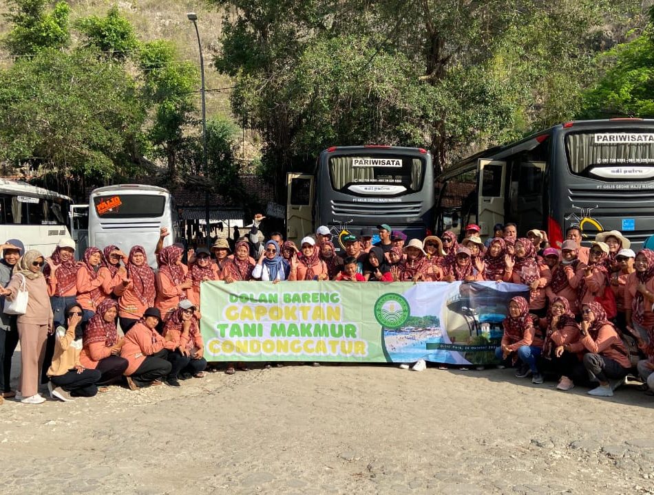 Gapoktan Condongcatur Dolan Bareng Seneng Bareng ke Pantai Drini