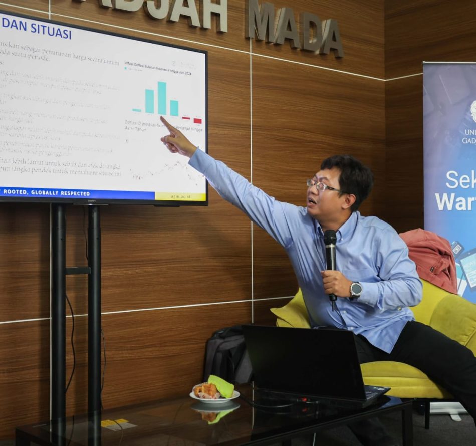 Atasi Deflasi, Ekonom UGM Minta Pemerintah Dongkrak Daya Beli Masyarakat