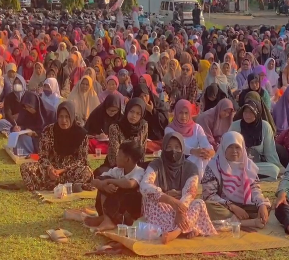 Pengajian Ahad Pagi di Lapangan Dekso: Enam Jaminan Masuk Surga