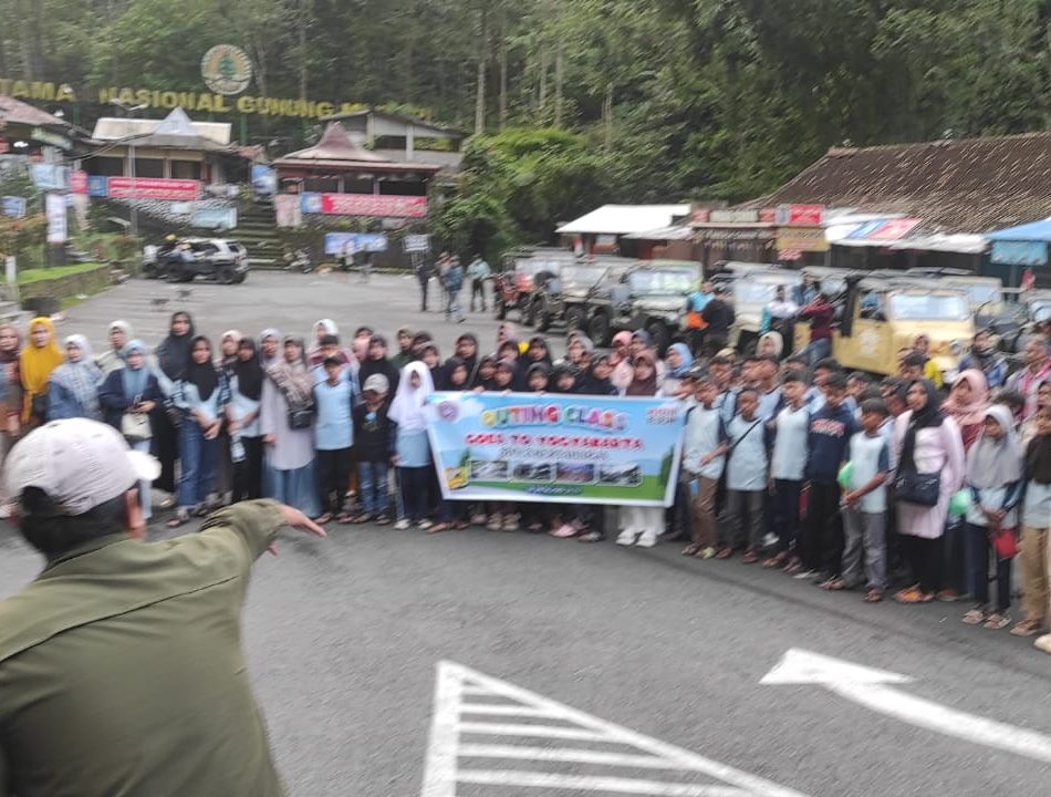 Siswa SDN 3 Kertaharja Nikmati Lava Tour Gunung Merapi