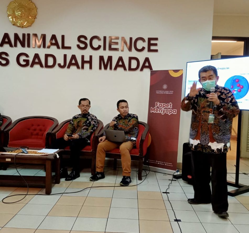 Peneliti Fapet UGM Kembangkan Bungkil Inti Sawit sebagai Pakan Ternak