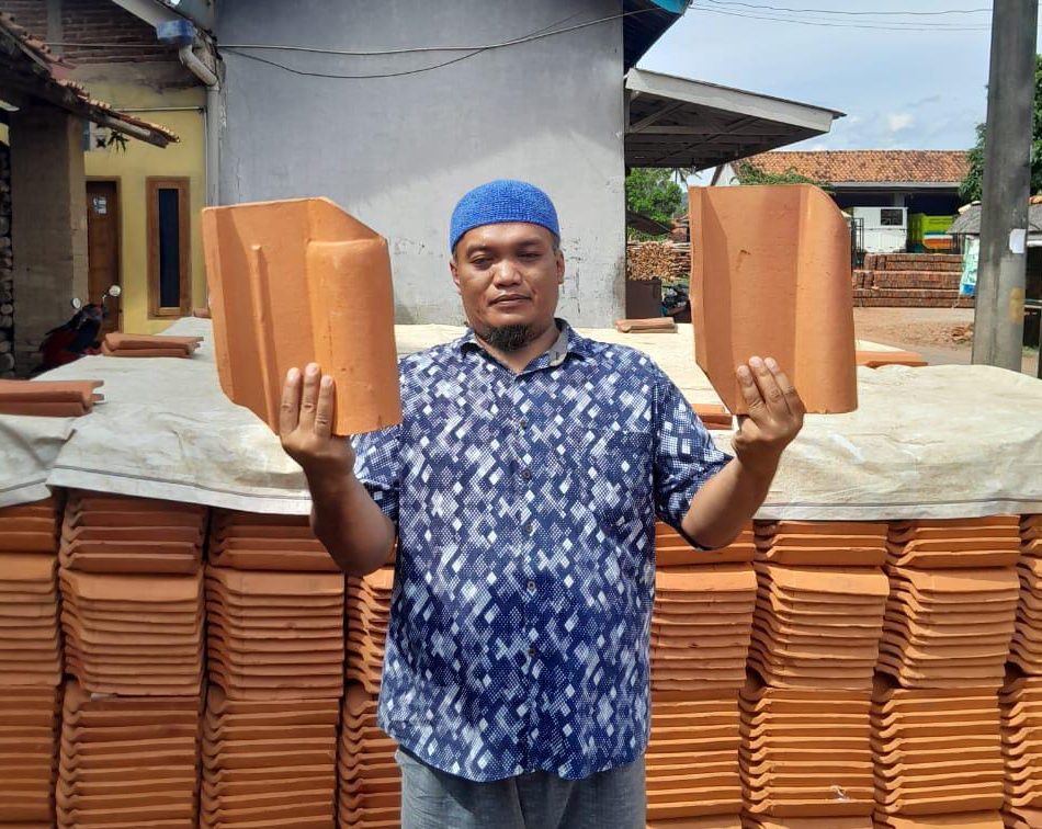 Makhrus, 15 Tahun Berdagang Genteng Sokka