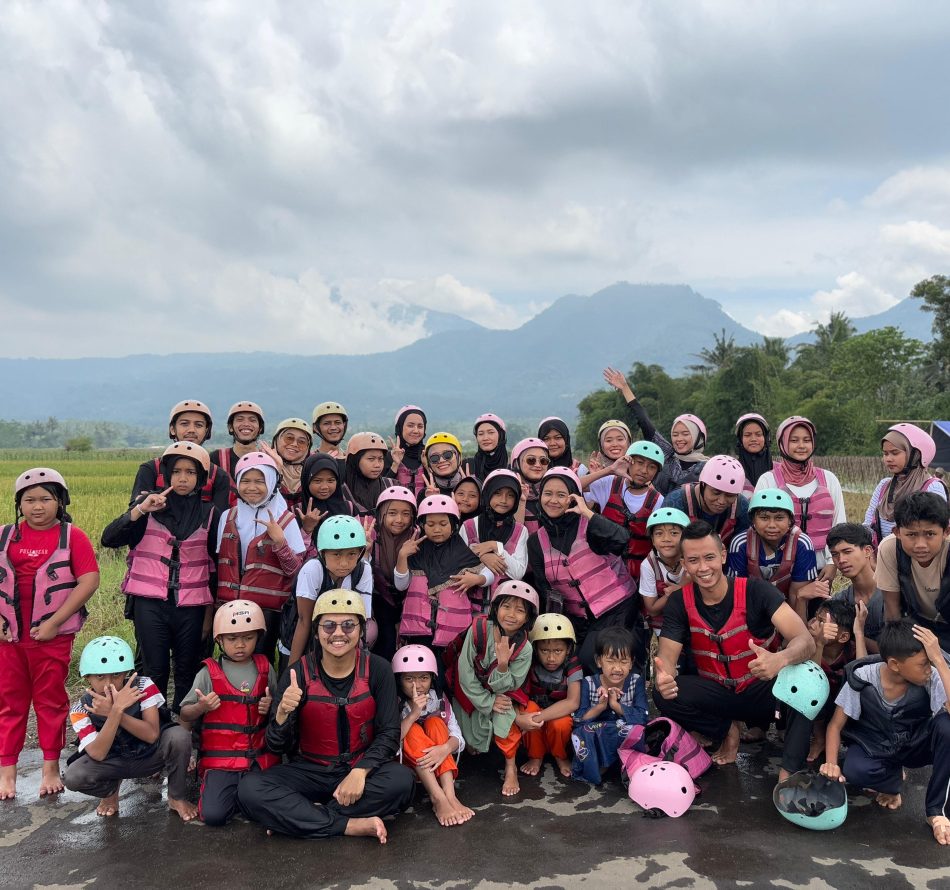 Komunitas Hijaber dan Berbagi Nasi Salatiga Berbagi Keceriaan Bersama Anak-anak Panti Asuhan Mashitoh dan Atmonah