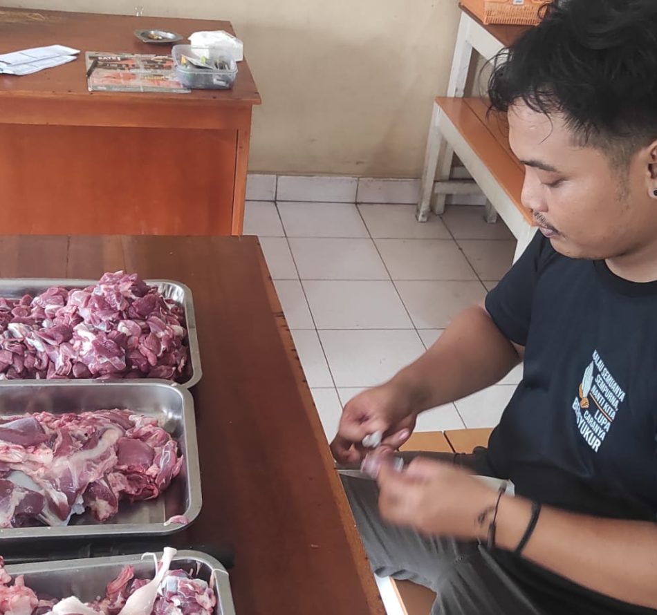 Menyantap Sate dengan Santapan Rohani