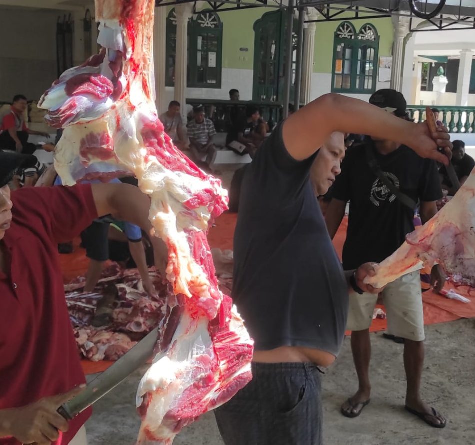 Idul Adha 1446 H Warga Ngipikrejo II Menyembelih 3 Sapi 8 Kambing