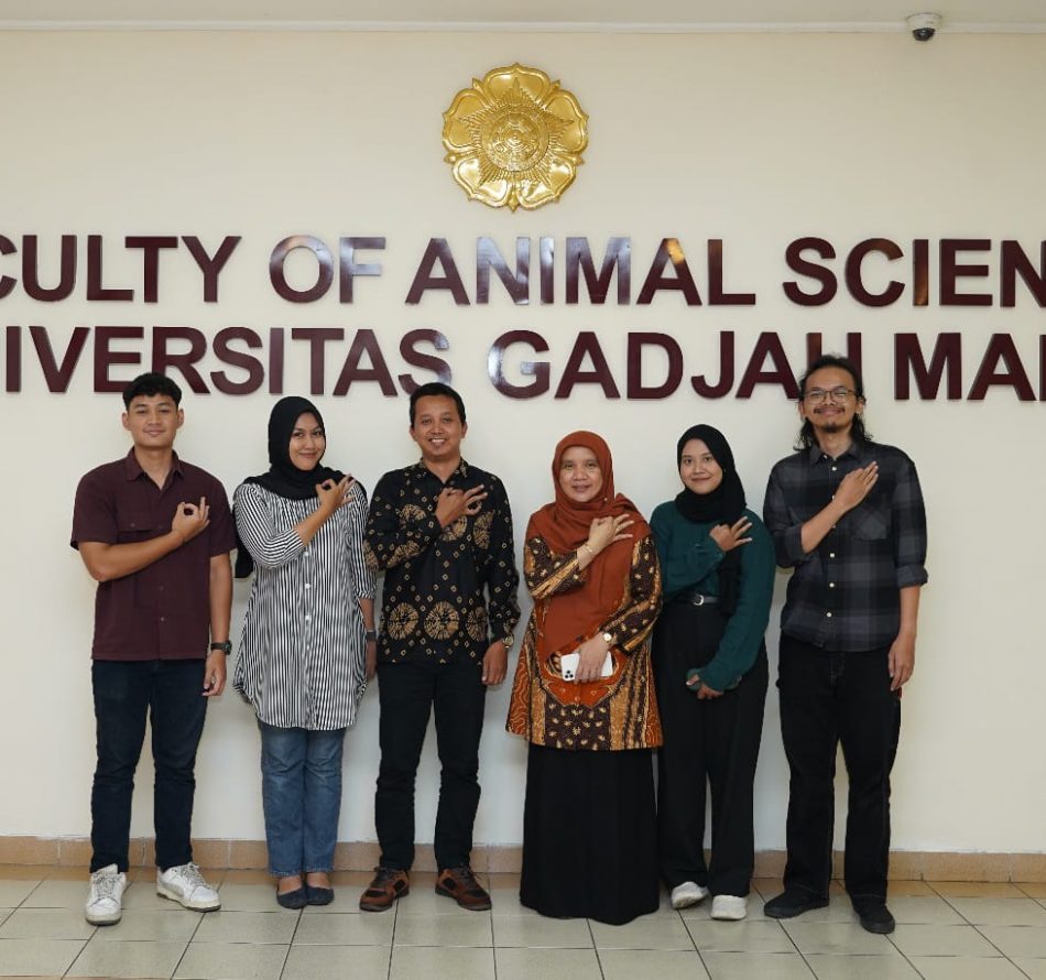 Empat Mahasiswa Fapet UGM Ikuti Pelatihan Penyamakan Kulit di Eropa