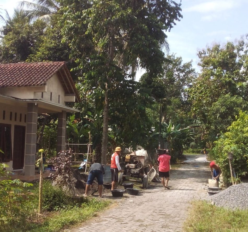 Pengecoran Jalan Sepanjang 90 Meter di Karangwetan Dimulai