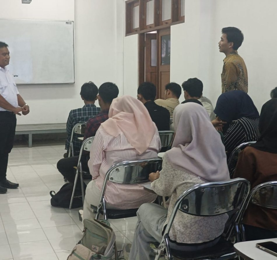 Lurah Condongcatur Jadi Dosen Tamu Mata Kuliah Pemberdayaan Masyarakat di UTY