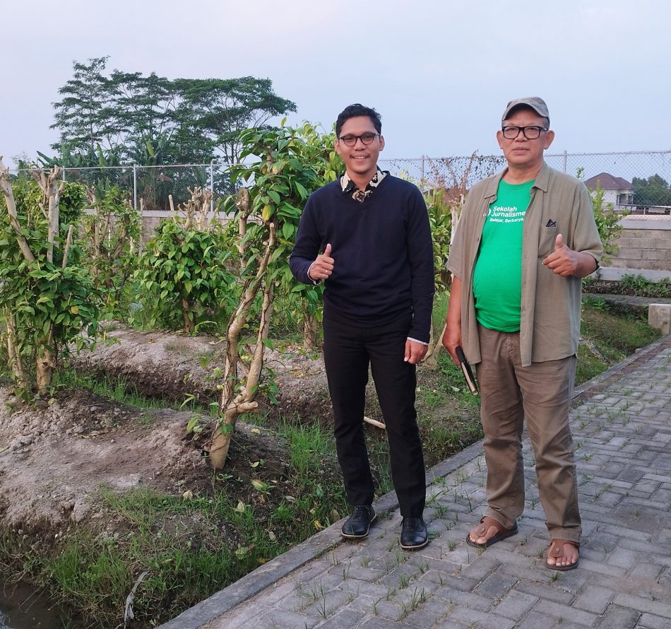 Botanical Smartpark SMA UII Konservasi Tanaman Rempah Herbal dan Budidaya Sistem Mina Kelor Cabe Jawa