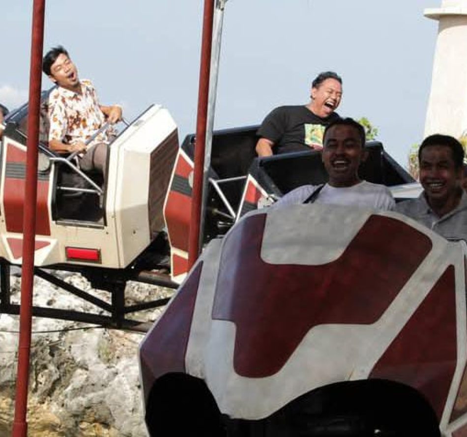 ‘Mengukur’ Jalan, Dolan Sambil Liputan