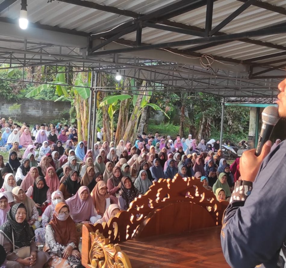 Pengajian Ahad Pagi di Masjid Baiturrohmah, Ustadz Arif Munadjat: Tambahi Syukur Kurangi Sambat