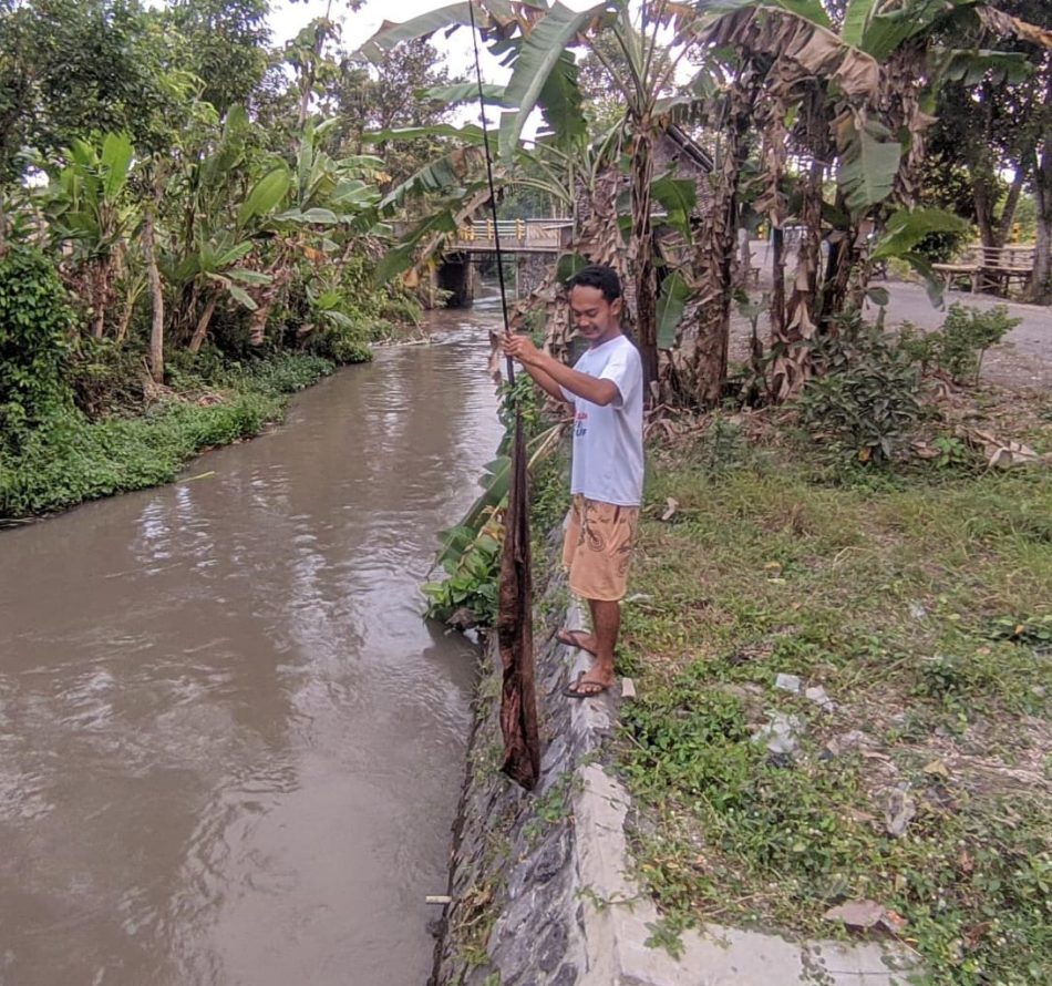 Pancing, Dahan Salak, Cangkul, dan 15 Tahun Menjadi Anak Sungai