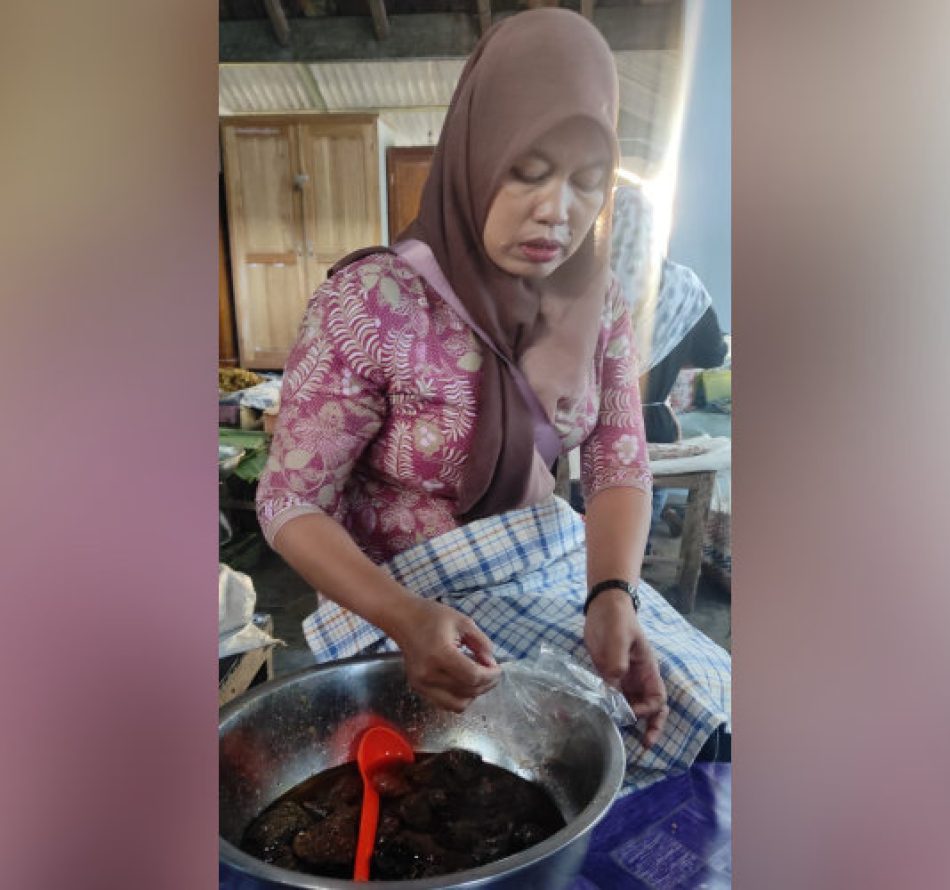 Bebek Bacem Mbak Parmi Dinanti Pembeli