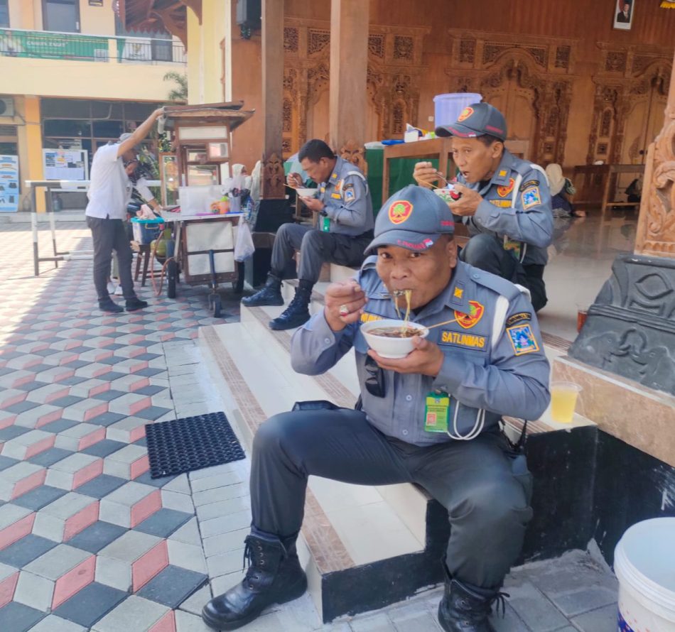 Pamong Kalurahan Condongcatur Nyoto Bareng Usai Ikuti Upacara Detik-detik Proklamasi