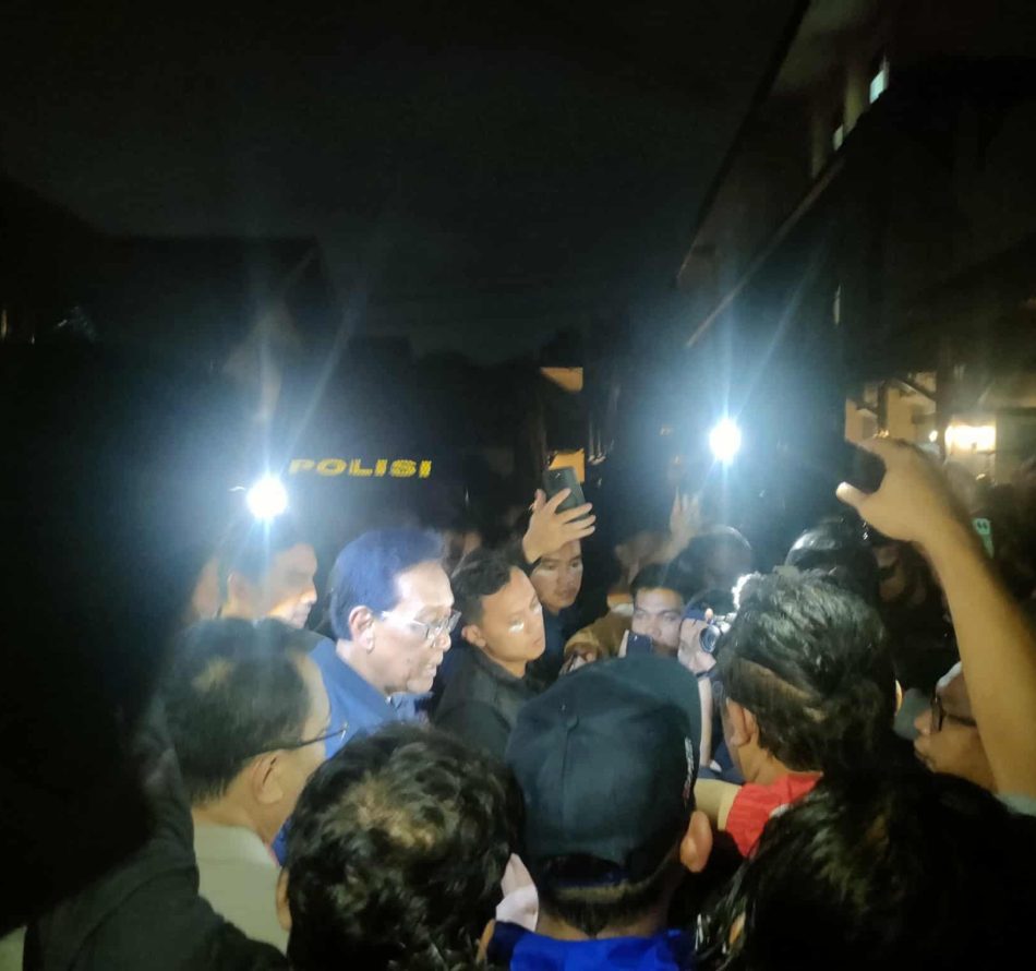 Kelompok Jaga Warga Depok Dampingi Sri Sultan HB X Temui Pendemo di Mapolda DIY