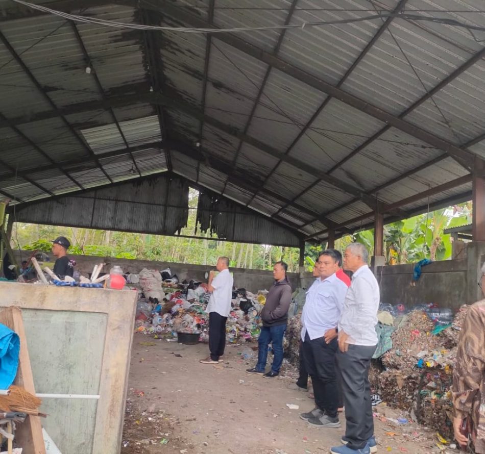 Pemkal Condongcatur Studi Banding ke TPST Bening Wedomartani