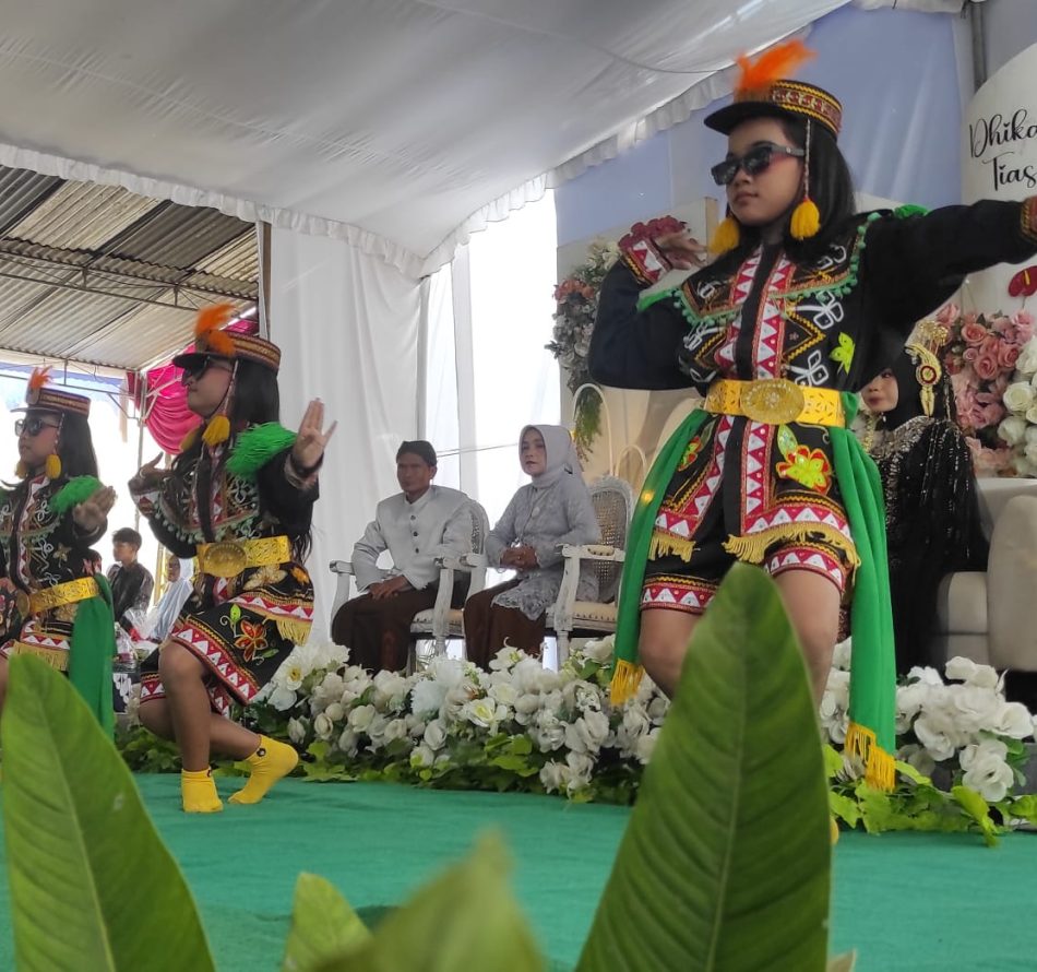 Seni Tradisi Angguk Meriahkan Resepsi Pernikahan di Kalibawang