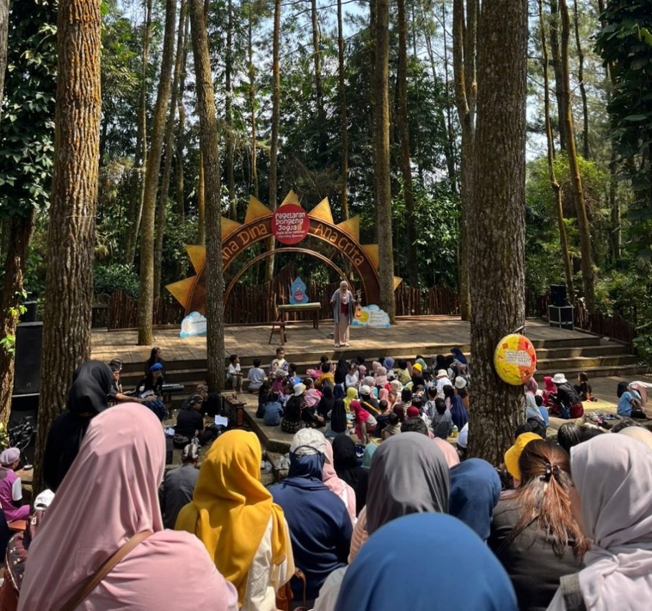 Pagelaran Dongeng Jogja 2025: Membangun Karakter Anak di Hutan Pinus Mangunan