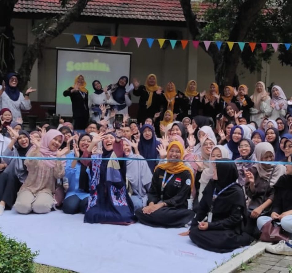 Rona Mentari Berbagi Pengalaman Mendongeng Kepada Calon Guru PAUD