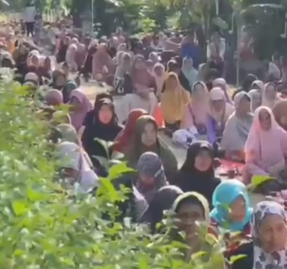 Pengajian Ahad Pagi Hadirkan Hj. Eny Harjanti: Ribuan Jamaah Memadati Halaman dan Jalan di Sekitar Masjid As Salam Kagongan