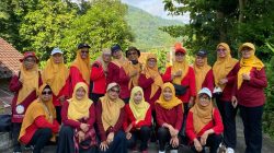 Komunitas Jakimu Jalan Kaki Menyusuri Selokan Kalibawang Jalur Luna Maya