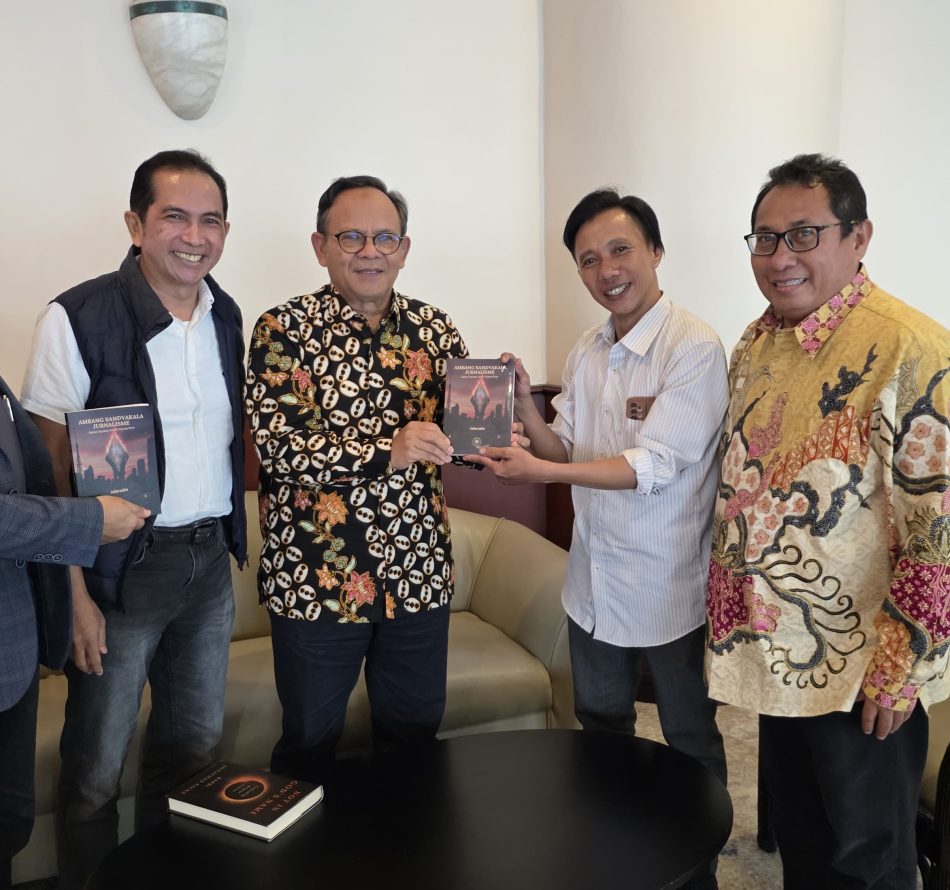 Ketua Dewan Pers Apresiasi buku Ambang Sandyakala Jurnalisme Karya Ketua SMSI DIY