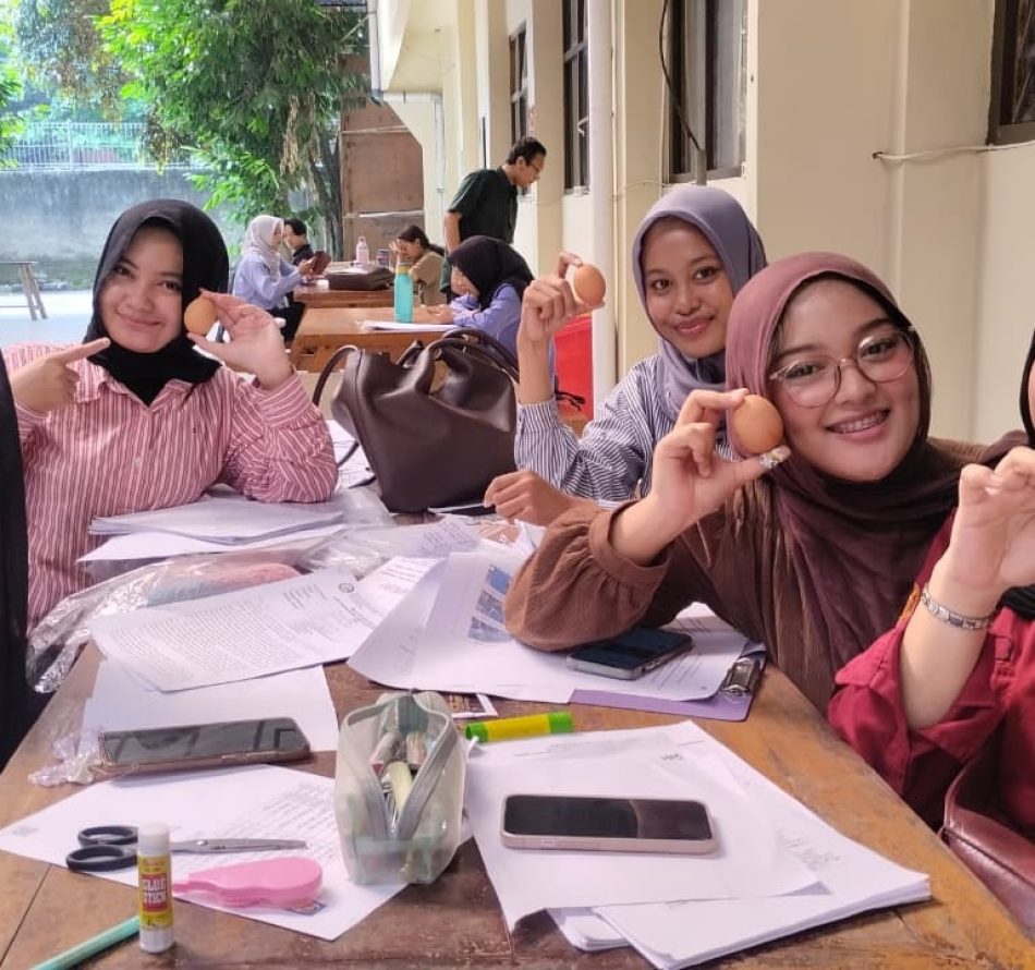 Tempuh UTS, Mahasiswa Fapet UGM Terima Jatah Telur Rebus Gratis