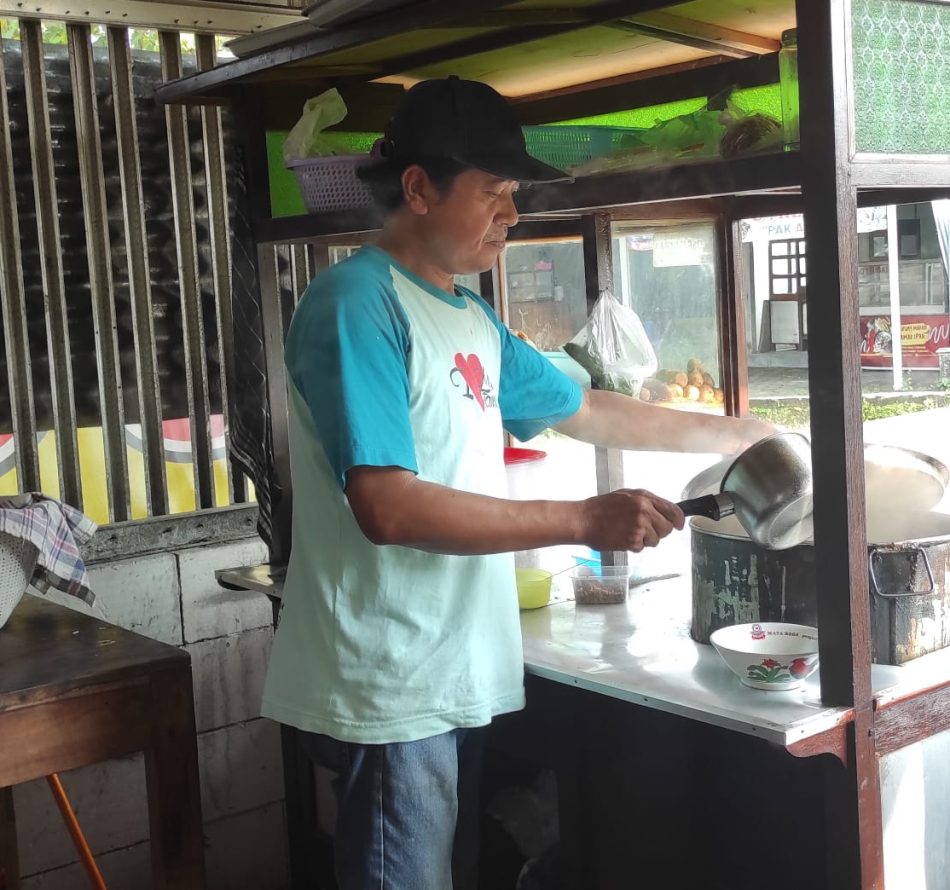 Aneka Rempah Kayu Menambah Cita Rasa Kuah Soto Lenthok 2 Cabang Tajem