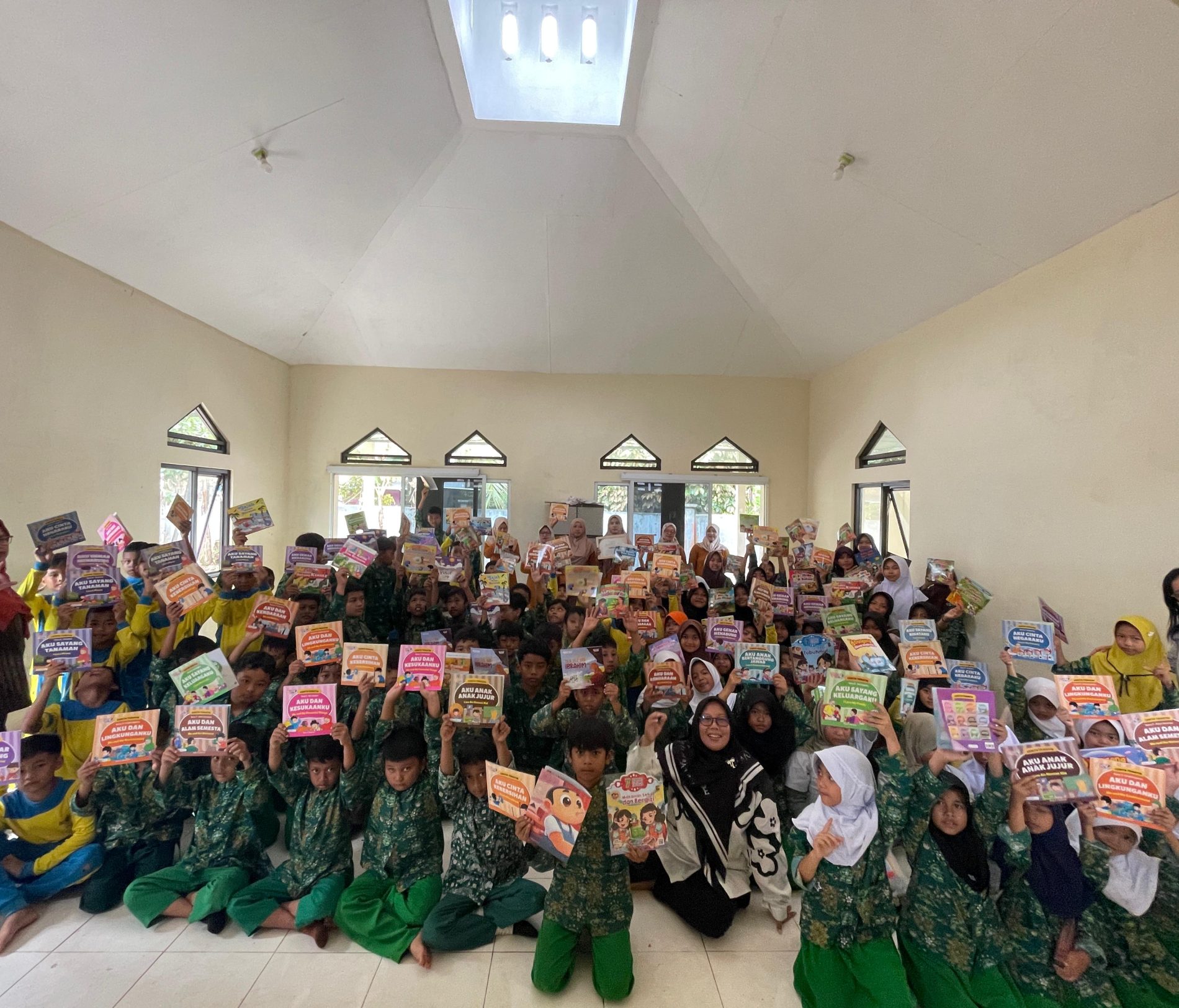 Ratusan Siswa di Kaliwiro Wonosobo Ikuti Program Literasi Growing With Stories