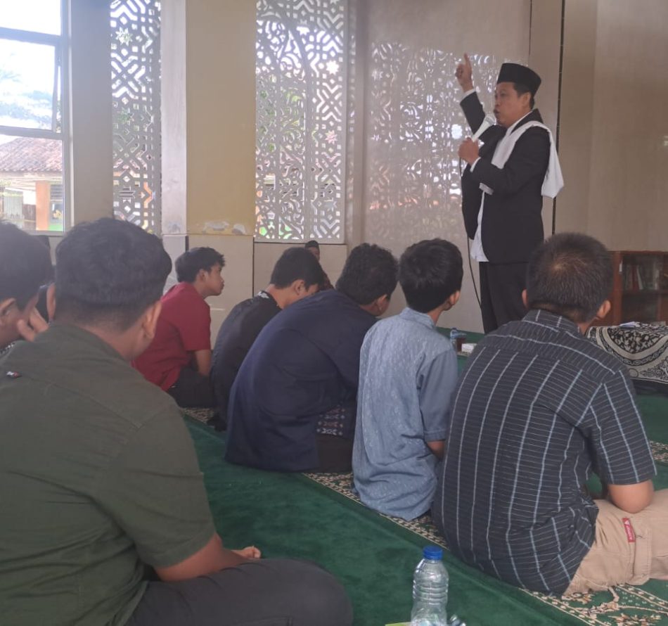 Pengajian Rutin SMP Negeri 2 Kalasan, Orang Tua dan Sekolah Perkuat Pendidikan Karakter Siswa