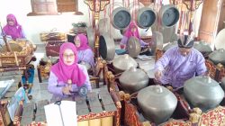 Ikapen Laras Budaya UNY Rutin Latihan Karawitan Jawa di Pendapa Kromoredjan Condongcatur