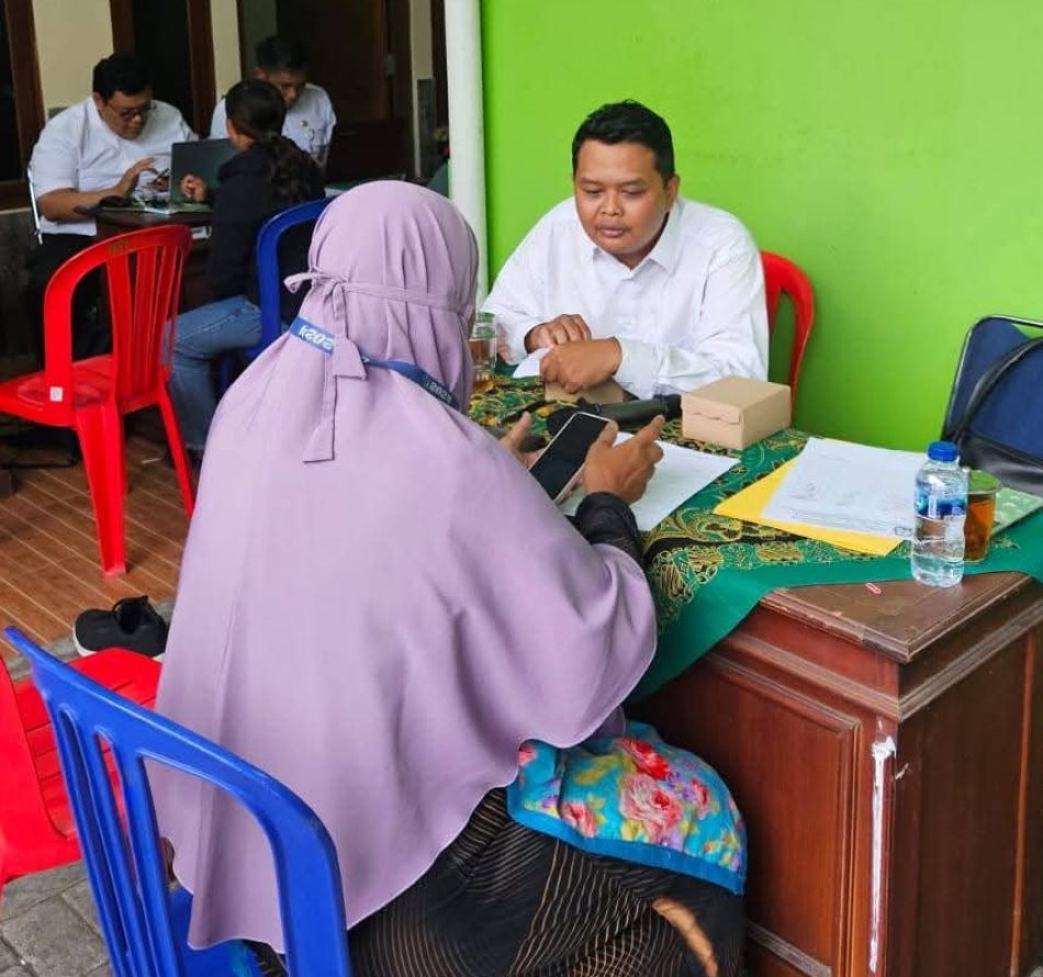 Geruduk Joho Disambut Antusias, Puluhan Warga Aktivasi IKD dan Update Data Kependudukan
