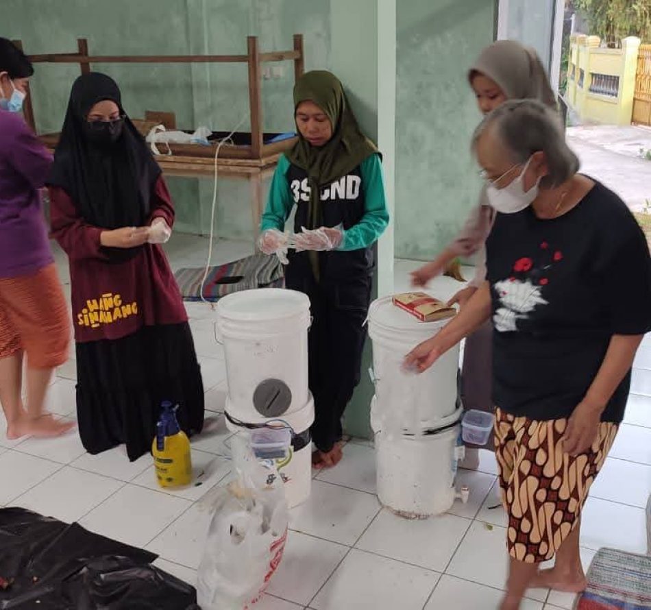 Mahasiswa UGM Berdayakan Warga Jurugsari Kelola Sampah Organik Menjadi Pupuk, Perkuat Ketahanan Pangan Keluarga