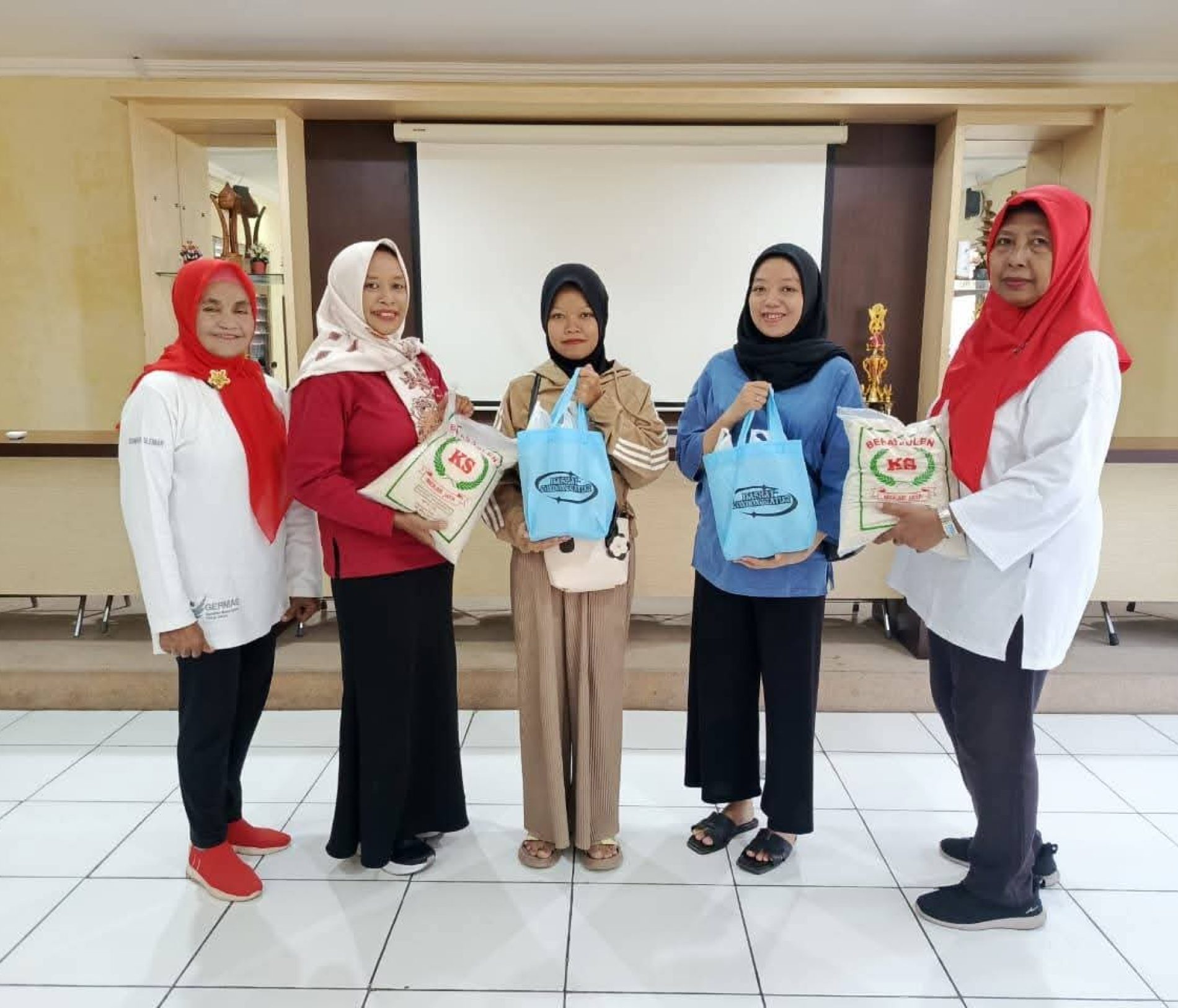Pemkal Condongcatur Salurkan PMT untuk 40 Ibu Hamil dan Balita